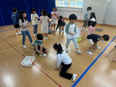 [4-2]놀이로 자라는 판교아이들 놀자판_ 딱지치기.JPG